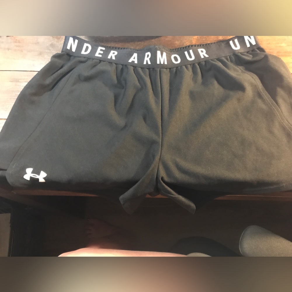 NWOT Under Armour heatgear shorts size M